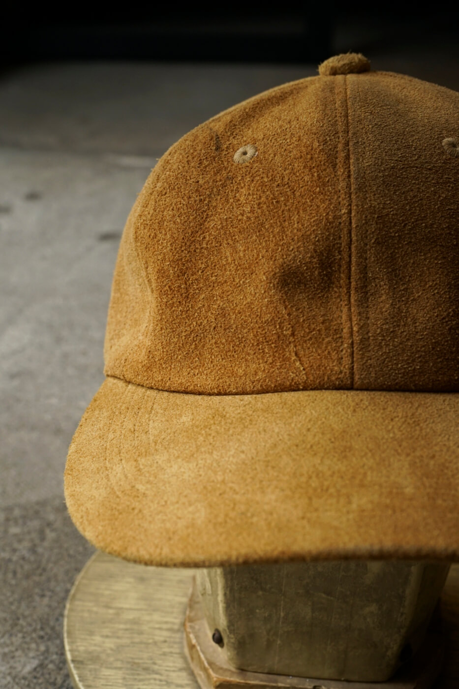 US NAVY CAP SUEDE  LEATHER SAND