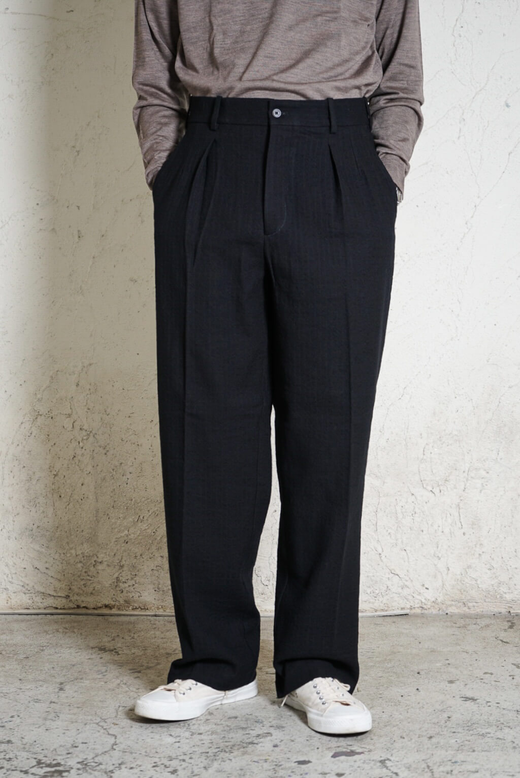 PLEATED TAILORED PANTS