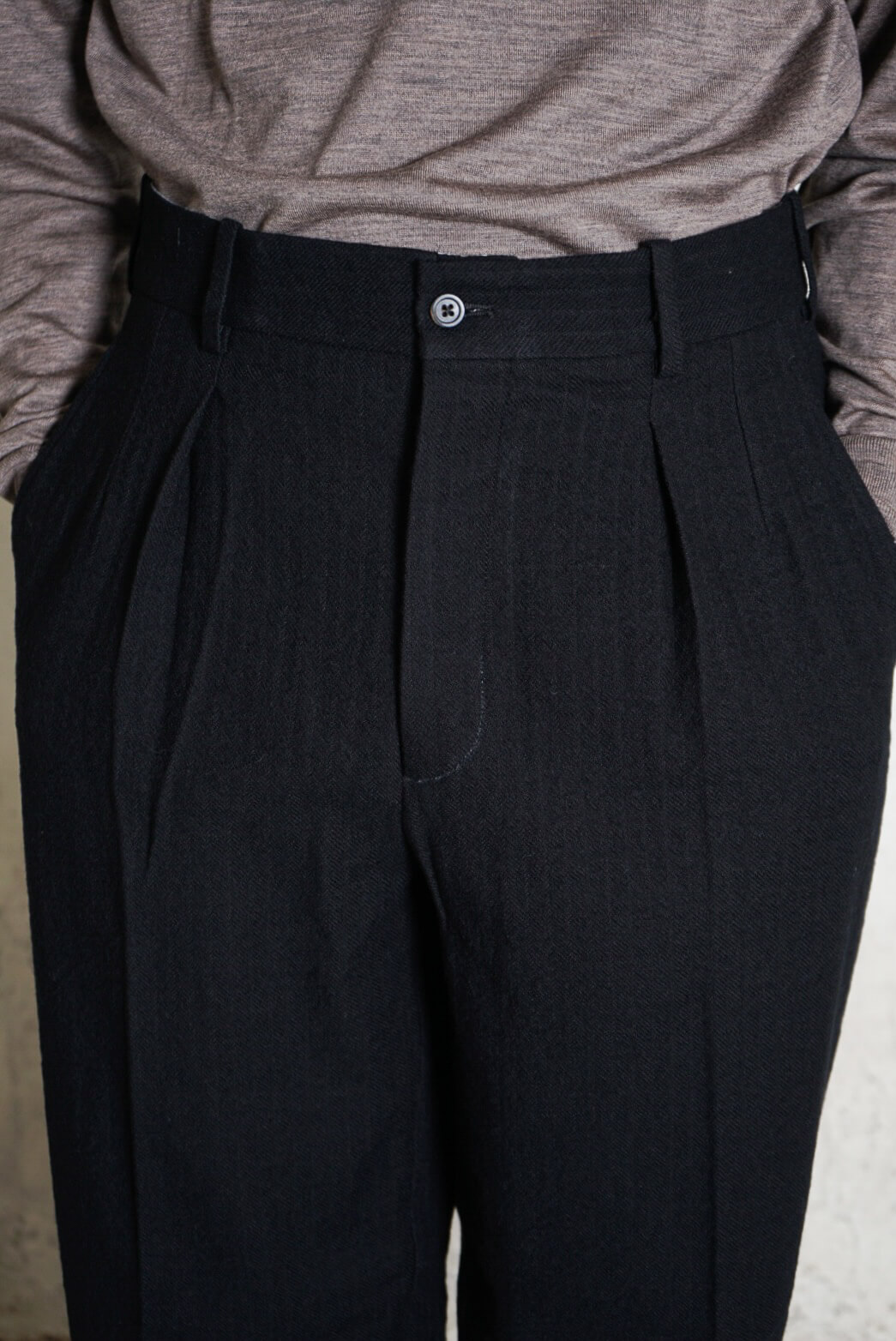 PLEATED TAILORED PANTS