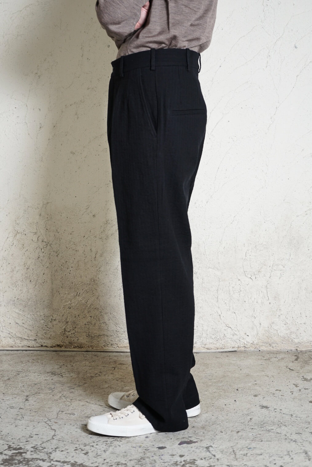 PLEATED TAILORED PANTS