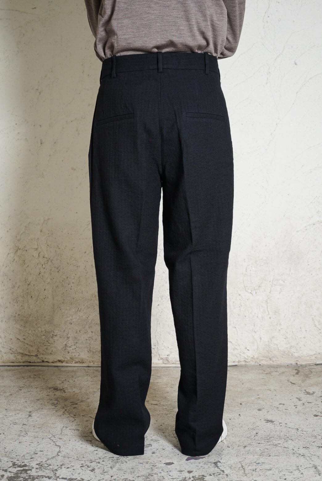 PLEATED TAILORED PANTS