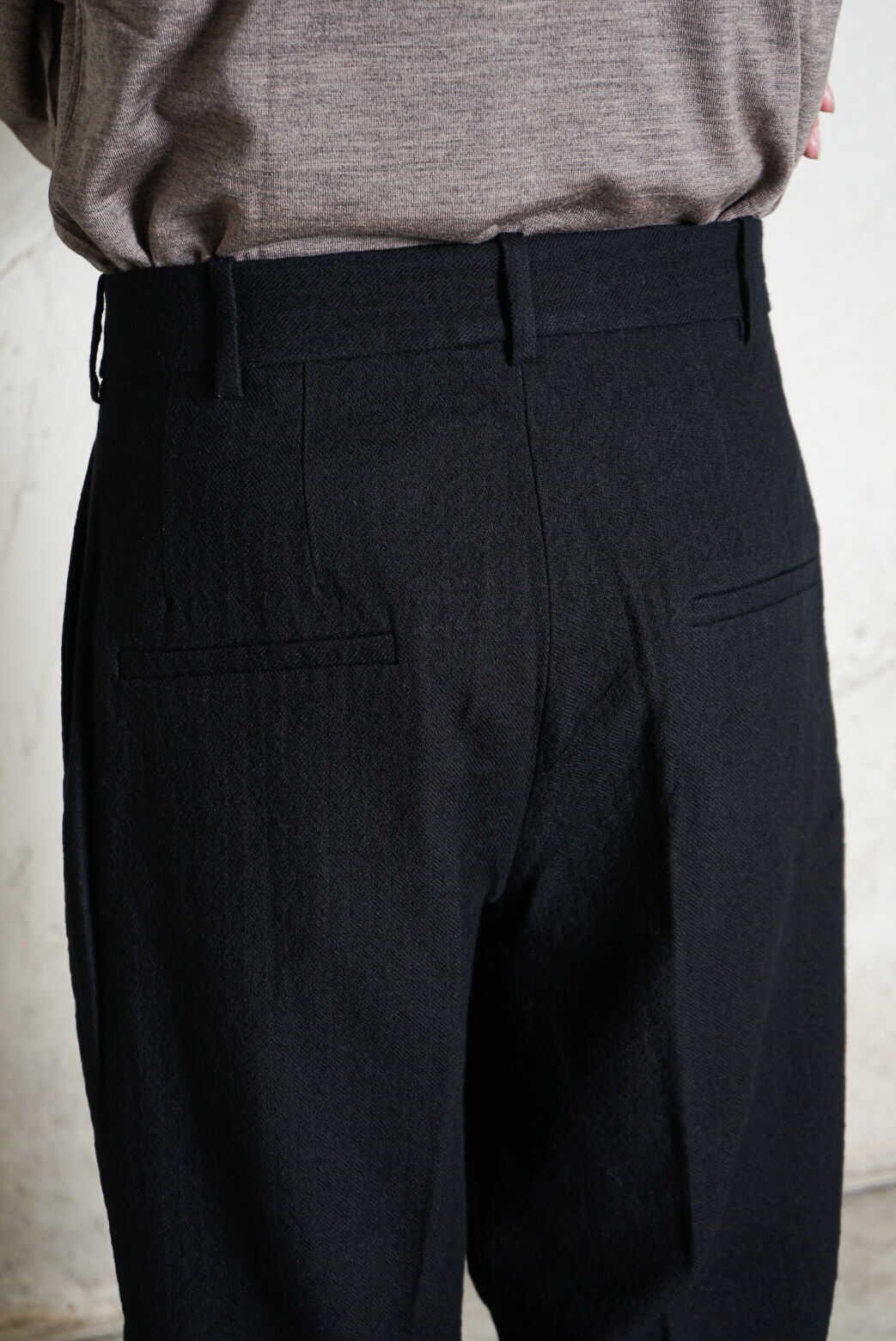 PLEATED TAILORED PANTS