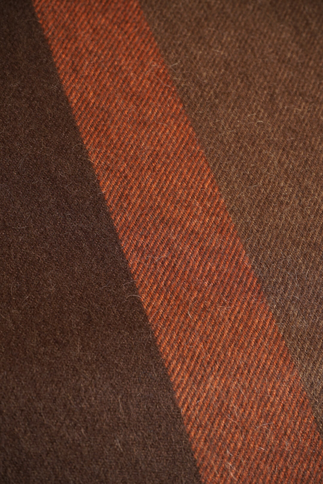 BRUSHED SCOLE STRIPE（BLACK/GREIGE, BROWN/CAMEL）